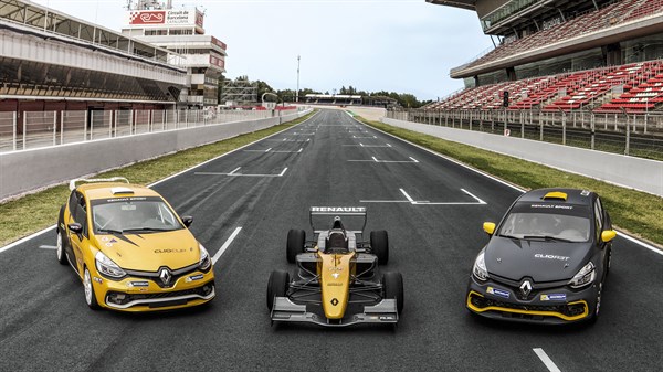 Start of Renault Sport race at the Magny-Cours track